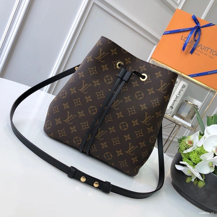WIS NÉONOÉ LOUIS VUITTON 0817